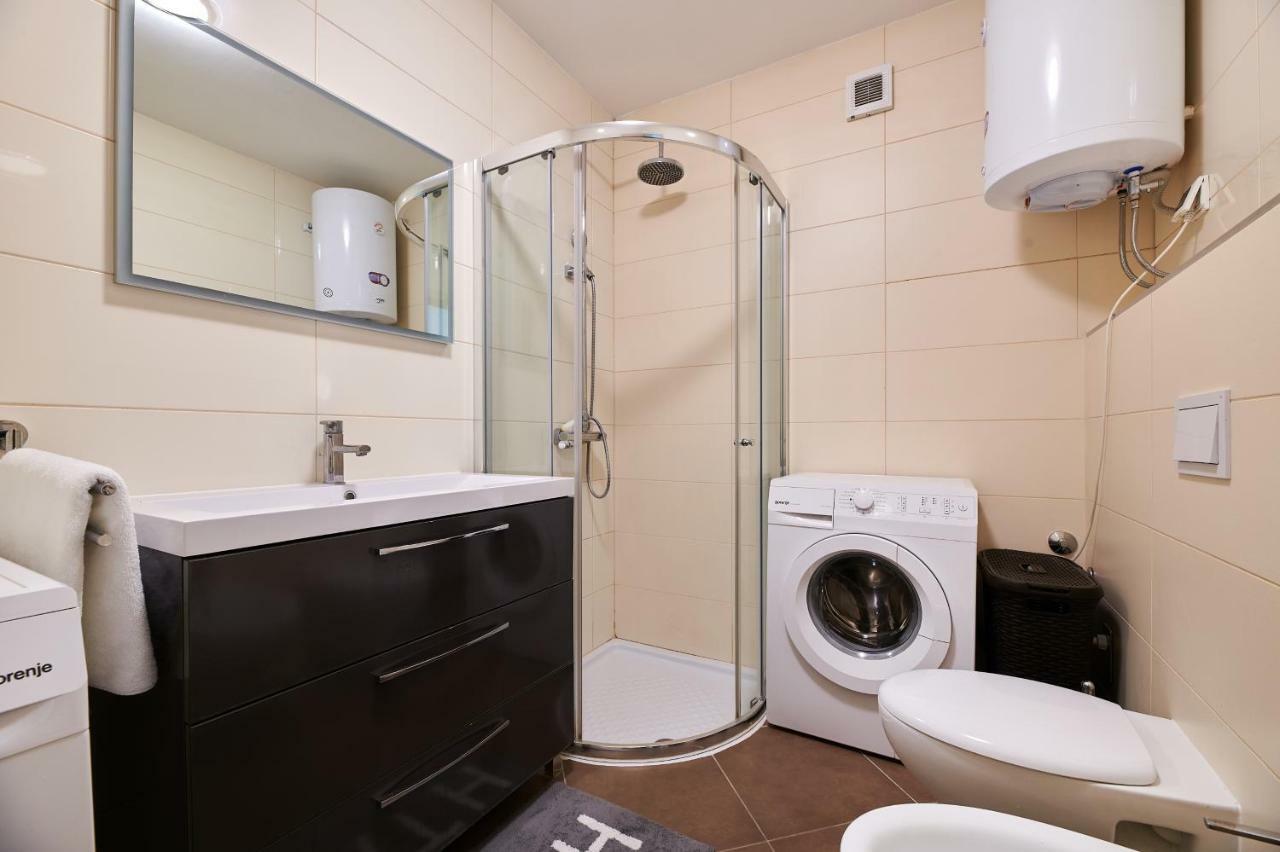 Apartman Leon Umag Exterior photo