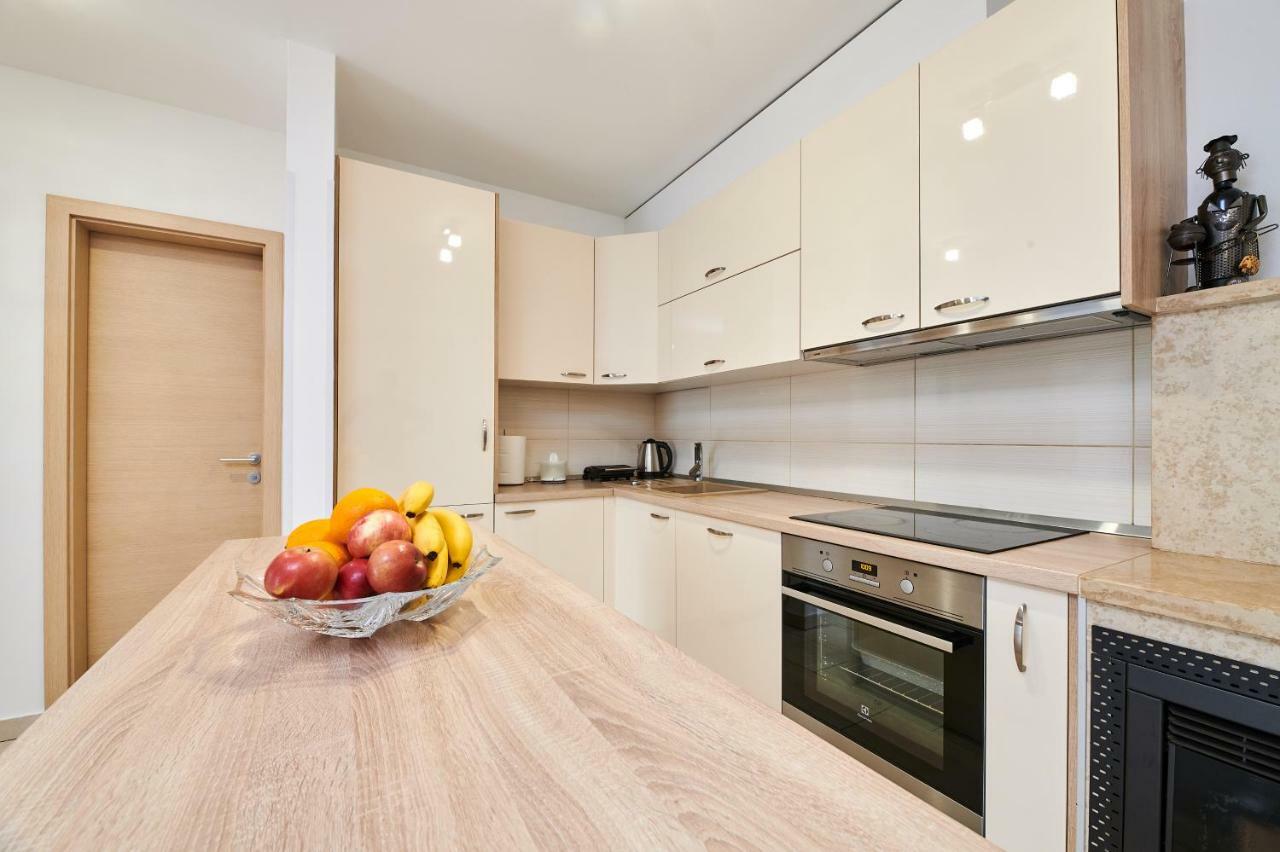 Apartman Leon Umag Exterior photo