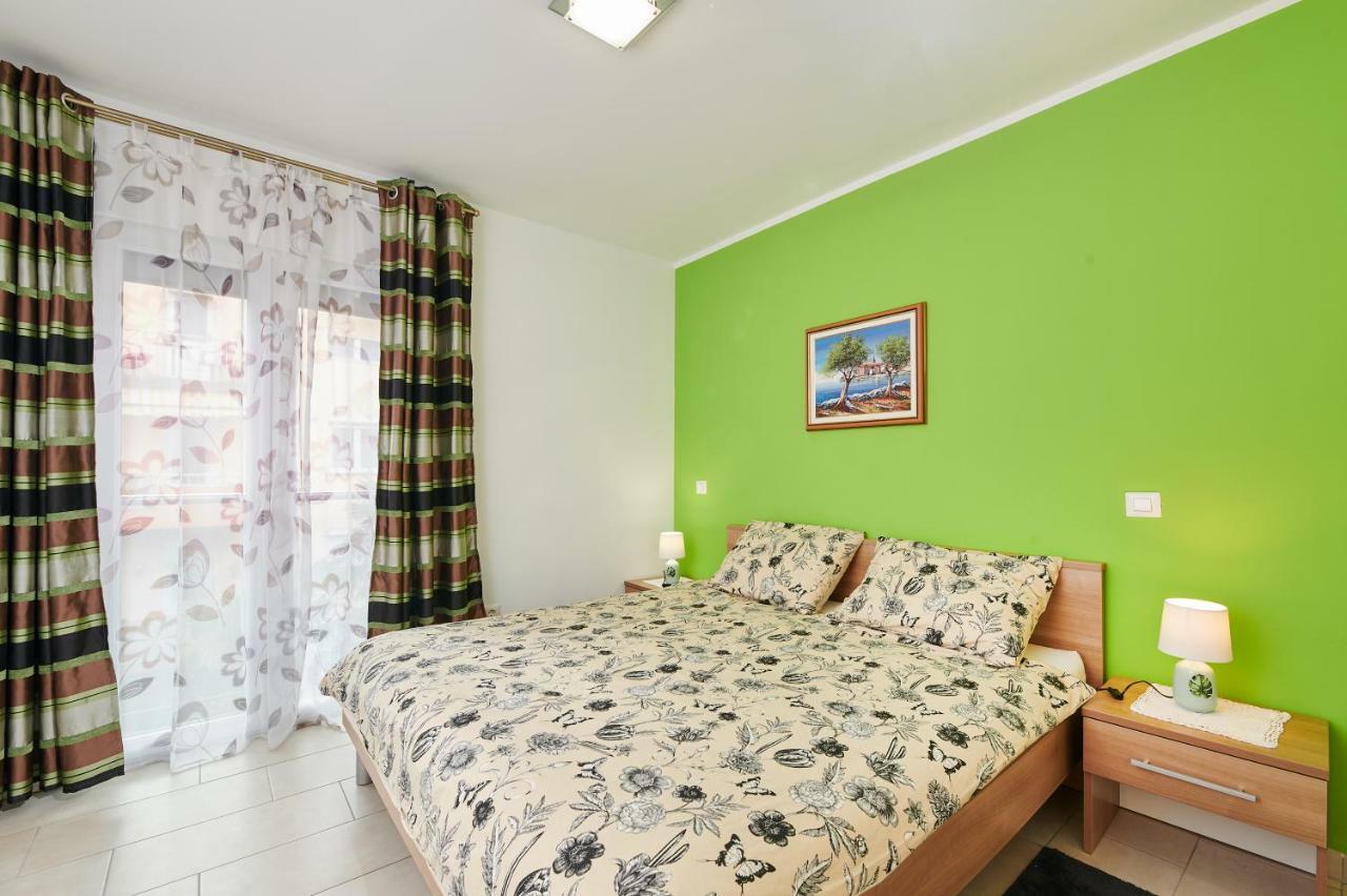 Apartman Leon Umag Exterior photo